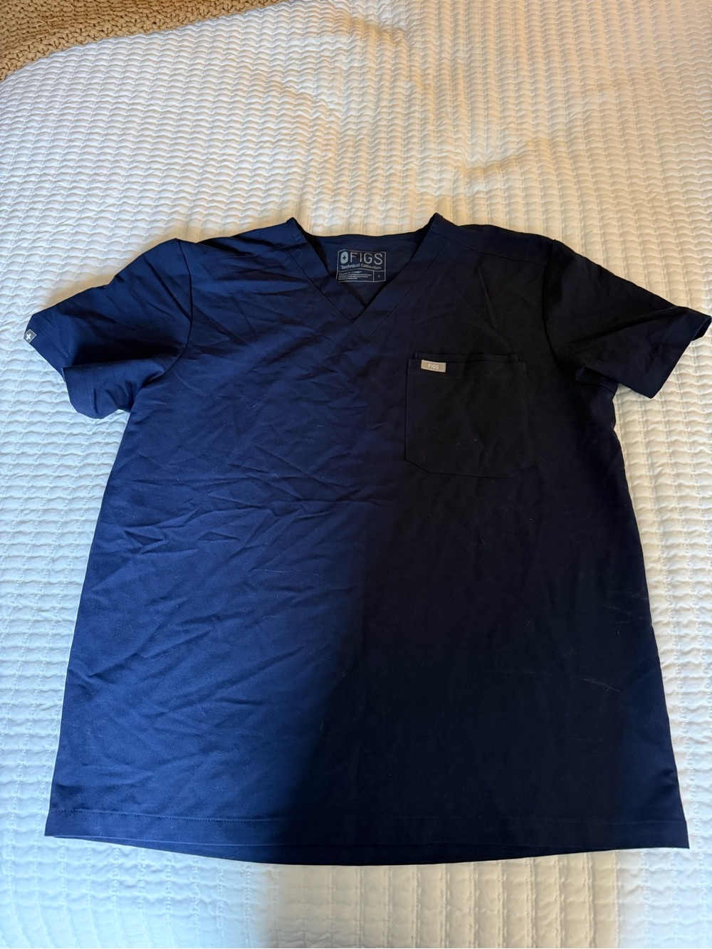 Figs Women’s Navy Short-Sleeve V-Neck Pocket Tee